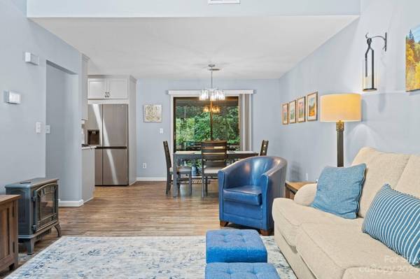 208 Cheyenne CT, Asheville, NC 28803