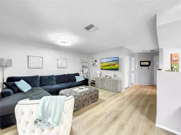 1652 HIGHLAND CLUB LN, Palm Harbor, FL 34684