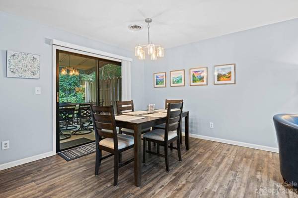 208 Cheyenne CT, Asheville, NC 28803