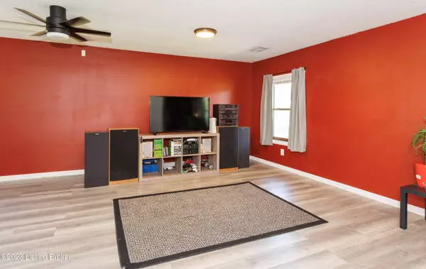 119 Sphere St, Louisville, KY 40229