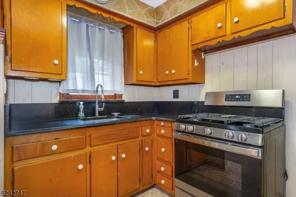 96 Dyer Ave, Clifton City, NJ 07014