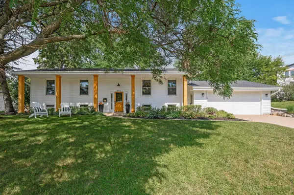 4916 Lantana LN, Edina, MN 55435