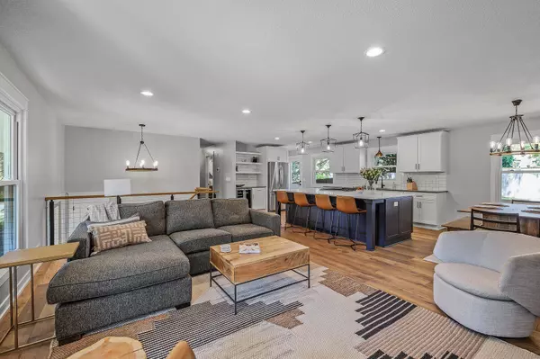 4916 Lantana LN, Edina, MN 55435