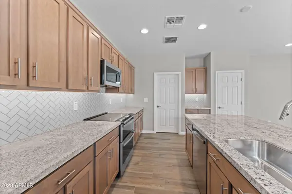 3261 MAVERICK Drive, Wickenburg, AZ 85390