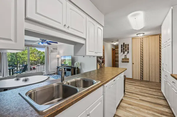 8935 Old Cedar AVE S #205, Bloomington, MN 55425