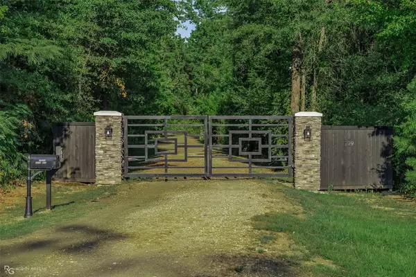 1729 Lovelot Private Drive, Frierson, LA 71027