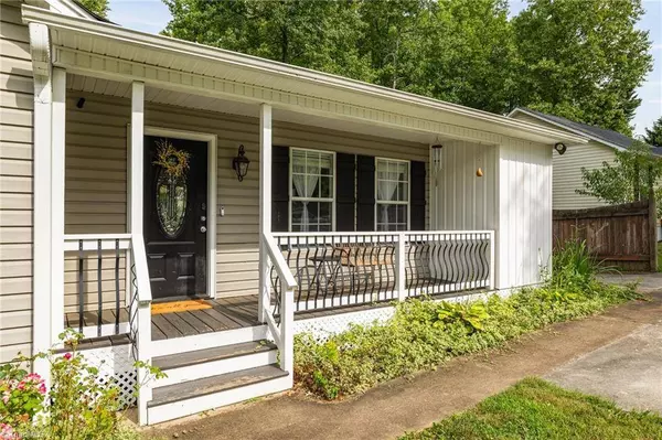 3 Oak Meadow LN, Thomasville, NC 27360