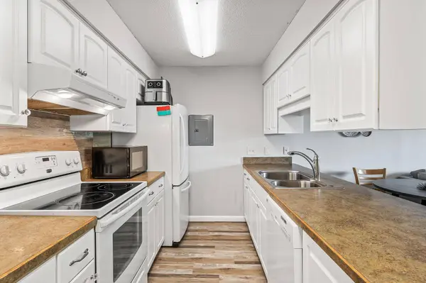 8935 Old Cedar AVE S #205, Bloomington, MN 55425