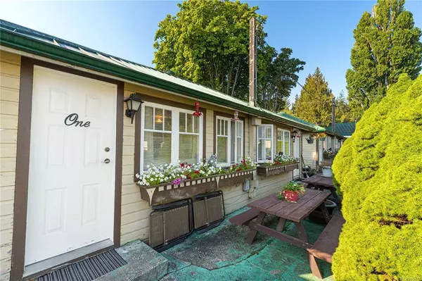 6115 Island Hwy W, Qualicum Beach, BC V9K 2E2