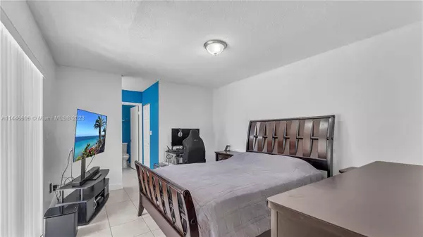 12062 SW 210th St, Miami, FL 33177