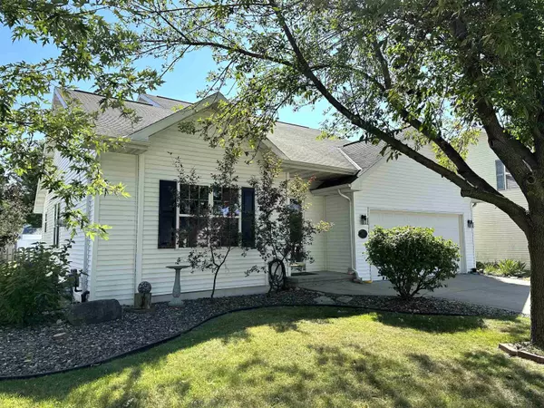 2520 MAPLE GROVE DR, Neenah, WI 54956