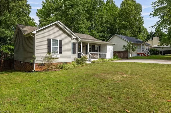 3 Oak Meadow LN, Thomasville, NC 27360