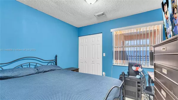 12062 SW 210th St, Miami, FL 33177