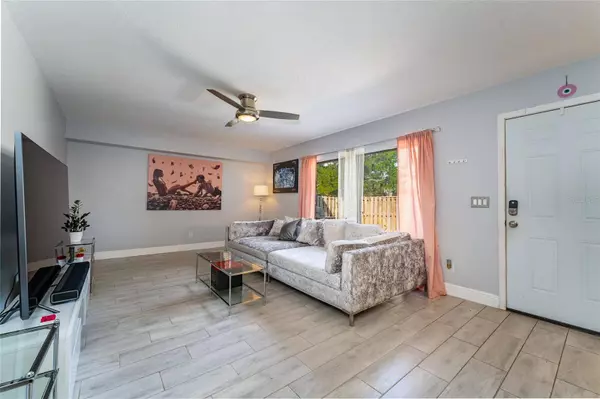 5287 CYPRESS CT #724, Orlando, FL 32811