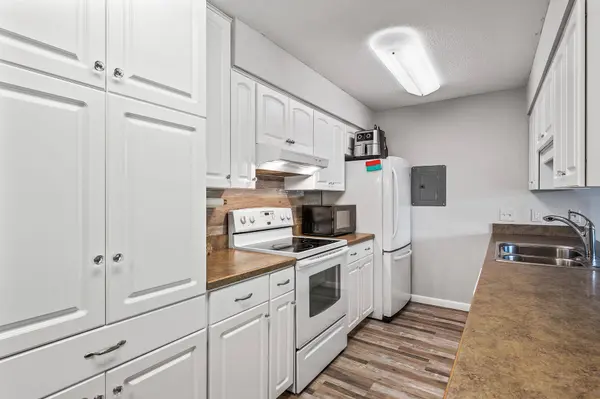 8935 Old Cedar AVE S #205, Bloomington, MN 55425