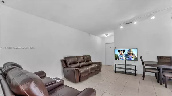 12062 SW 210th St, Miami, FL 33177