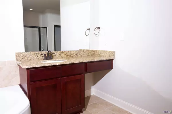 18032 RIVER LANDING DR, Prairieville, LA 70769