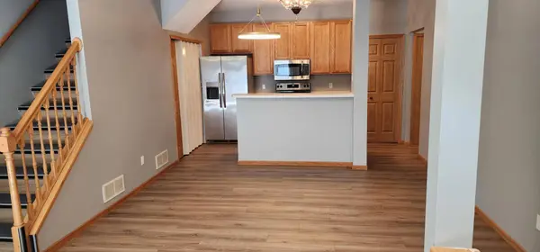 3804 Vermilion CT S, Eagan, MN 55122