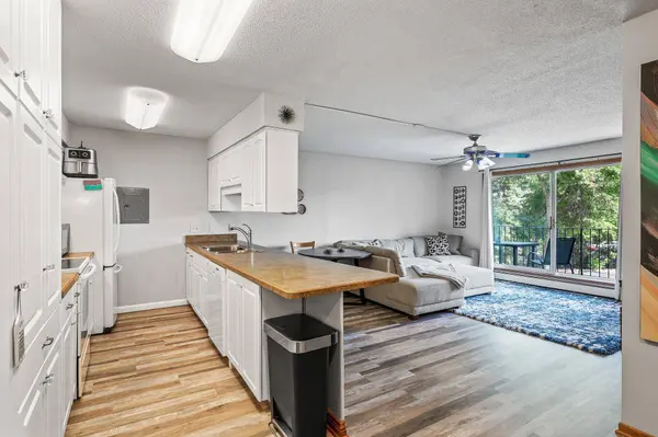 8935 Old Cedar AVE S #205, Bloomington, MN 55425