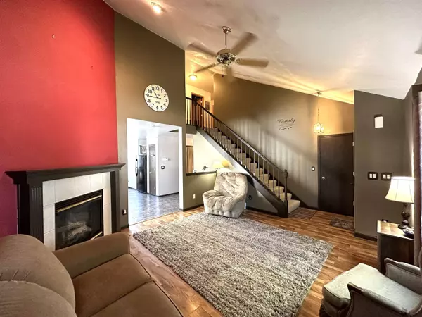 2520 MAPLE GROVE DR, Neenah, WI 54956