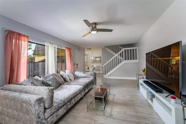 5287 CYPRESS CT #724, Orlando, FL 32811