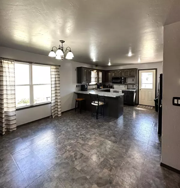 2520 MAPLE GROVE DR, Neenah, WI 54956