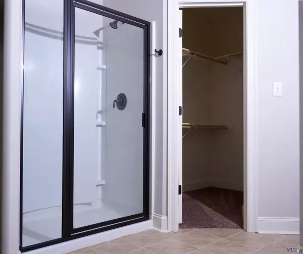 18032 RIVER LANDING DR, Prairieville, LA 70769