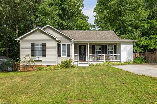 3 Oak Meadow LN, Thomasville, NC 27360