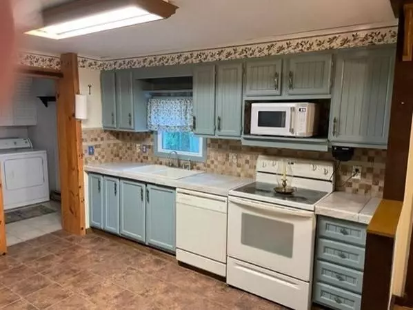 9 Jeri, Athol, MA 01331