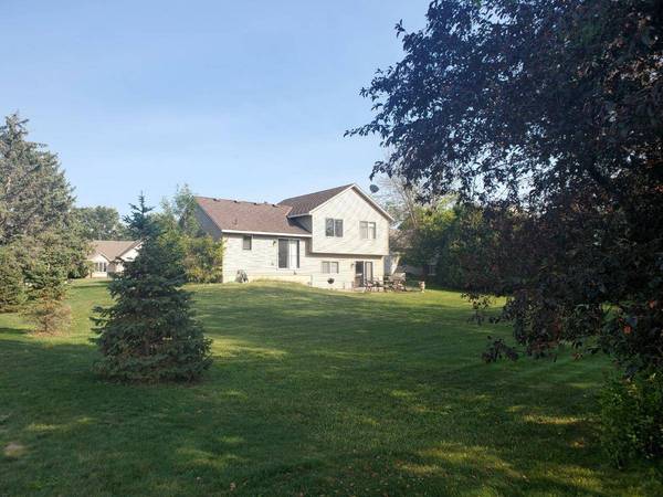 3945 Yellowstone LN N, Plymouth, MN 55446