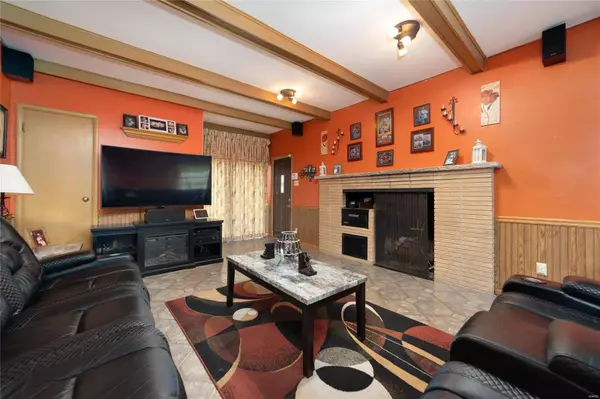 6250 Rocket DR, Florissant, MO 63033