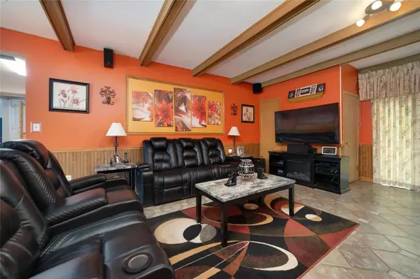 6250 Rocket DR, Florissant, MO 63033