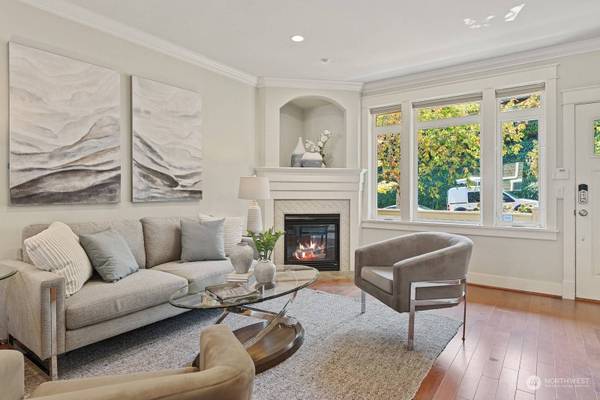 18 A W Etruria ST, Seattle, WA 98119