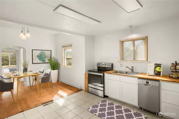 12021 16th AVE S, Seattle, WA 98168