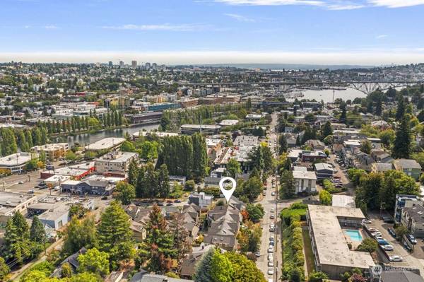 18 A W Etruria ST, Seattle, WA 98119