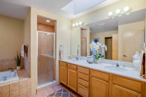 5080 Eaton PL, Los Alamos, NM 87544