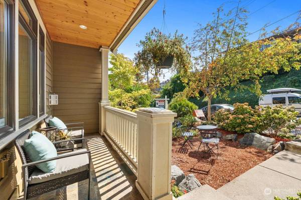 18 A W Etruria ST, Seattle, WA 98119