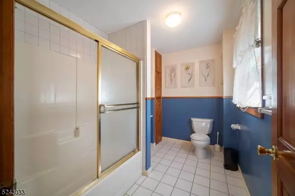 17 Alabama Ave, Jefferson Twp., NJ 07849