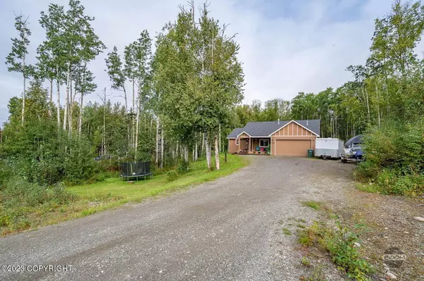 5855 E Summit CIR, Wasilla, AK 99654