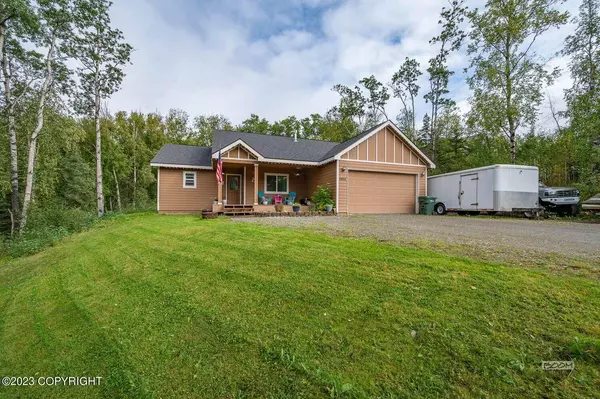 5855 E Summit CIR, Wasilla, AK 99654