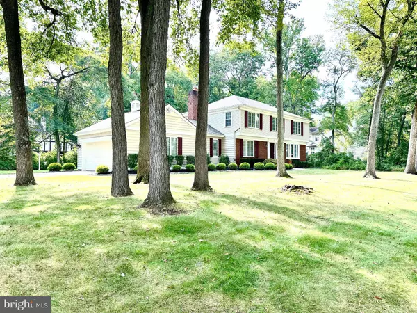 221 LAUREL LN, Mount Laurel, NJ 08054