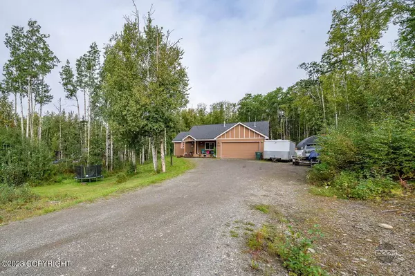 5855 E Summit CIR, Wasilla, AK 99654
