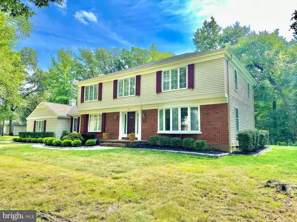 221 LAUREL LN, Mount Laurel, NJ 08054