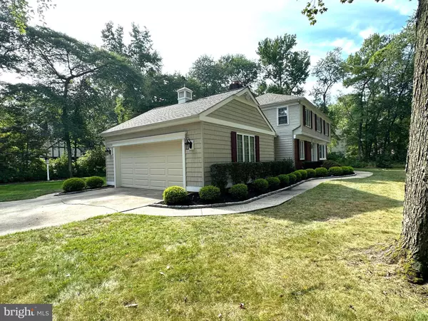221 LAUREL LN, Mount Laurel, NJ 08054