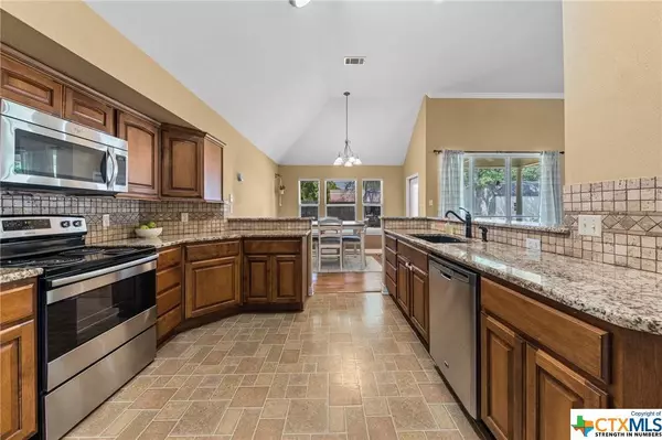 2808 Meadow Wood DR, Temple, TX 76502