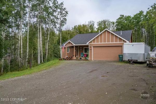 5855 E Summit CIR, Wasilla, AK 99654