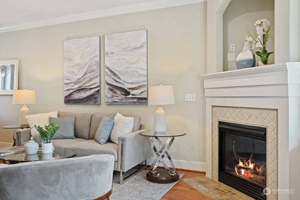 18 A W Etruria ST, Seattle, WA 98119