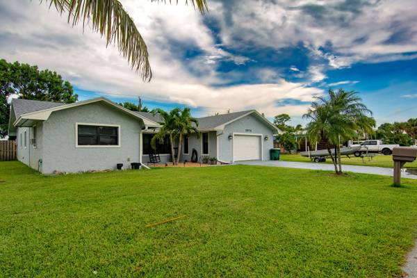 1074 NW 12th TER, Stuart, FL 34994