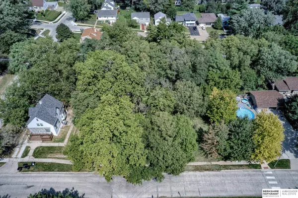 6642 Binney Street, Omaha, NE 68104