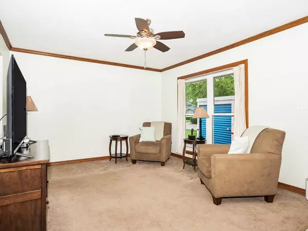 206 Oakwood DR, Shorewood, IL 60404